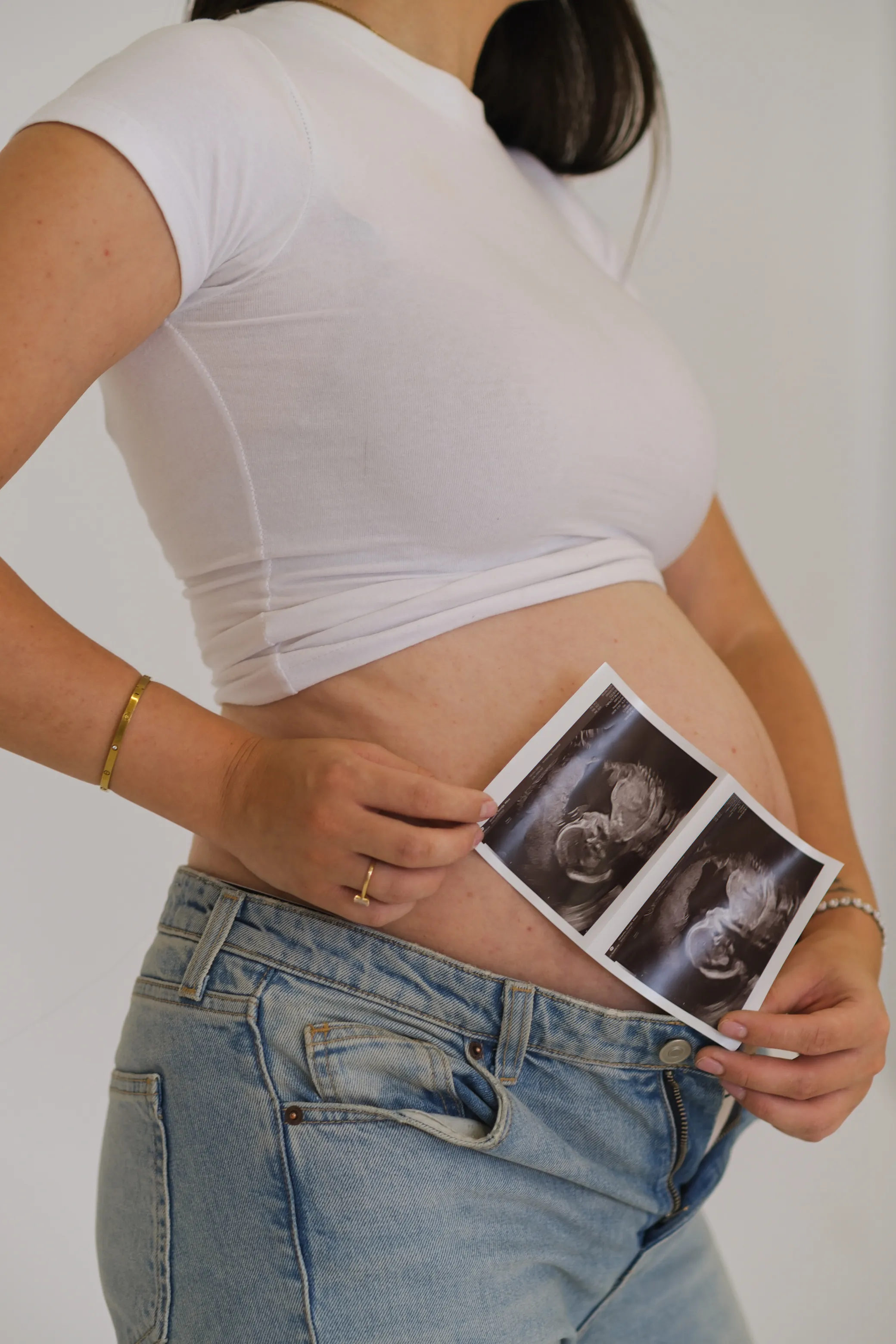 Maternity photography by Rhiann — image 13