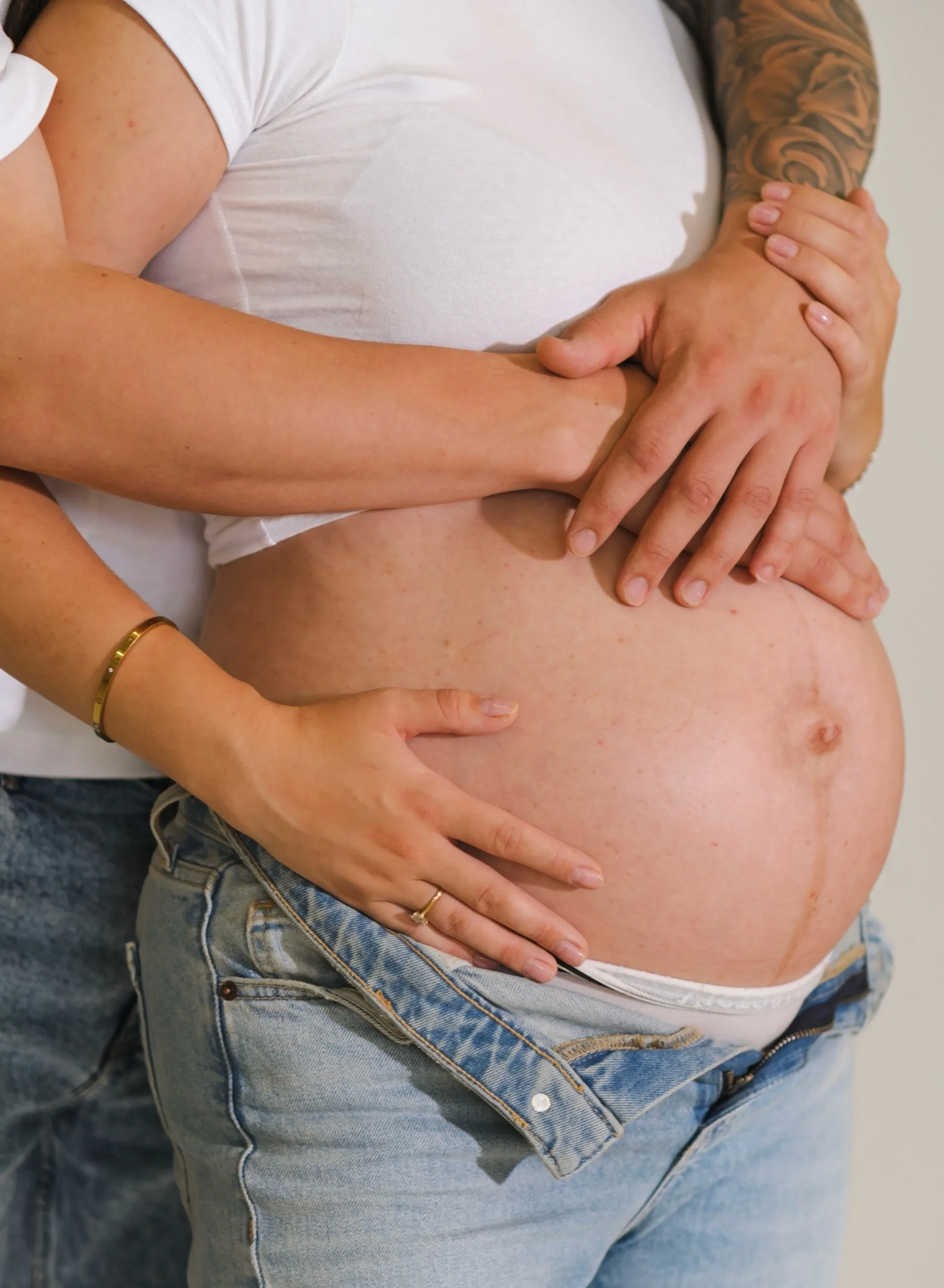 Maternity photography by Rhiann — image 2